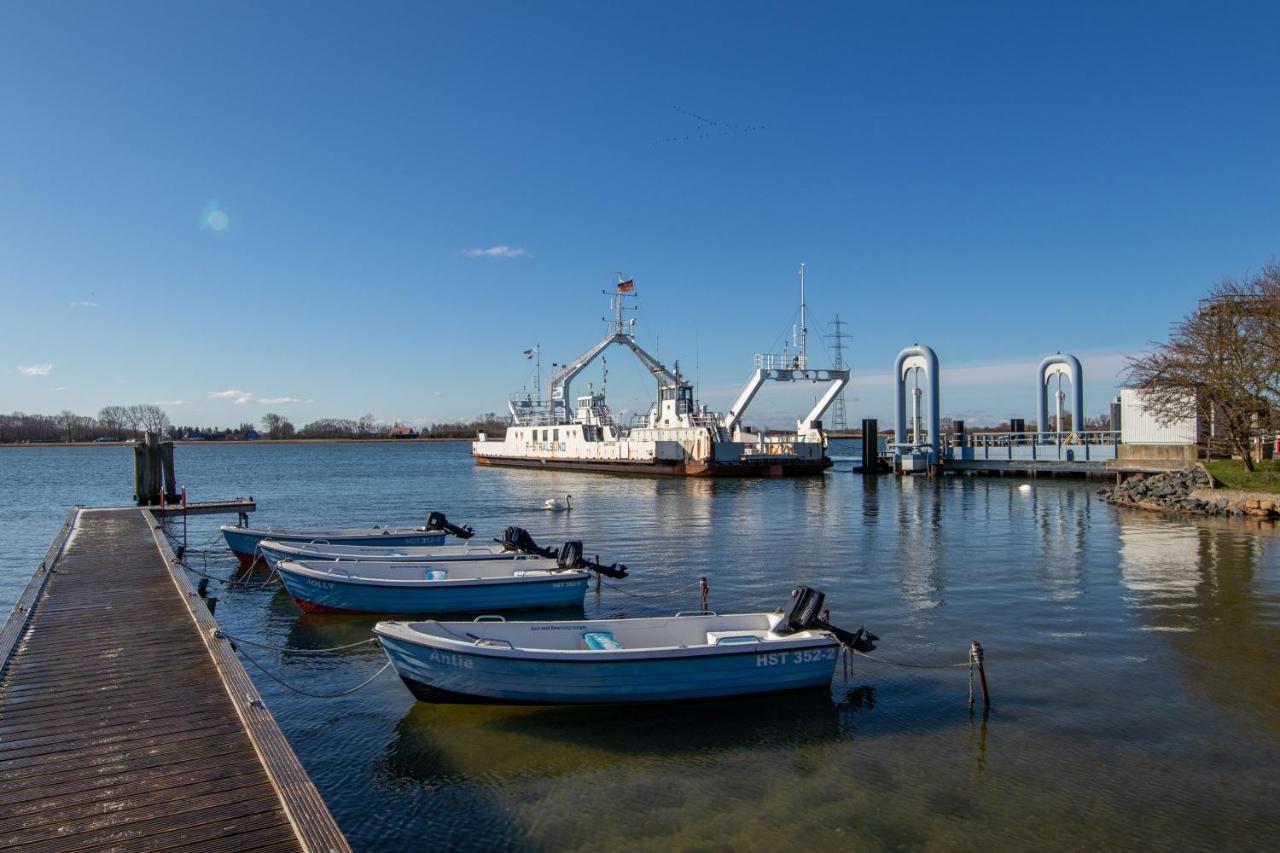 Hotel Pension Zur Wittower Faehre Wiek auf Rügen Exterior foto